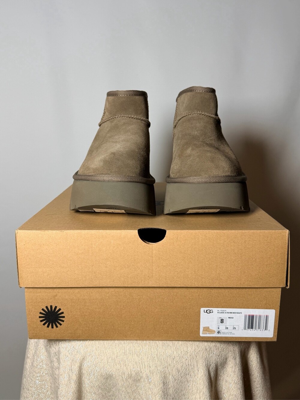 UGG Classic Ultra Mini New Heights Platform Boots Suede Women Size 8